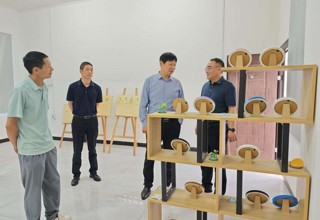 罗强调研东巩镇学校