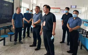 县纪委调研武东小学“校园餐”专项治理工作