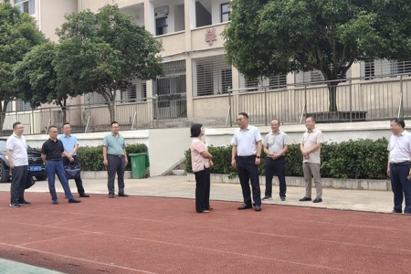 罗强深入闫坪中学调研指导教育工作