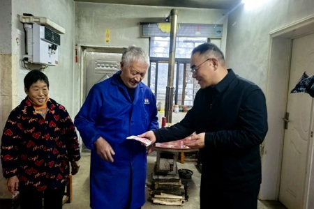 县教育局调研王山村:解难题,助“蜜”销